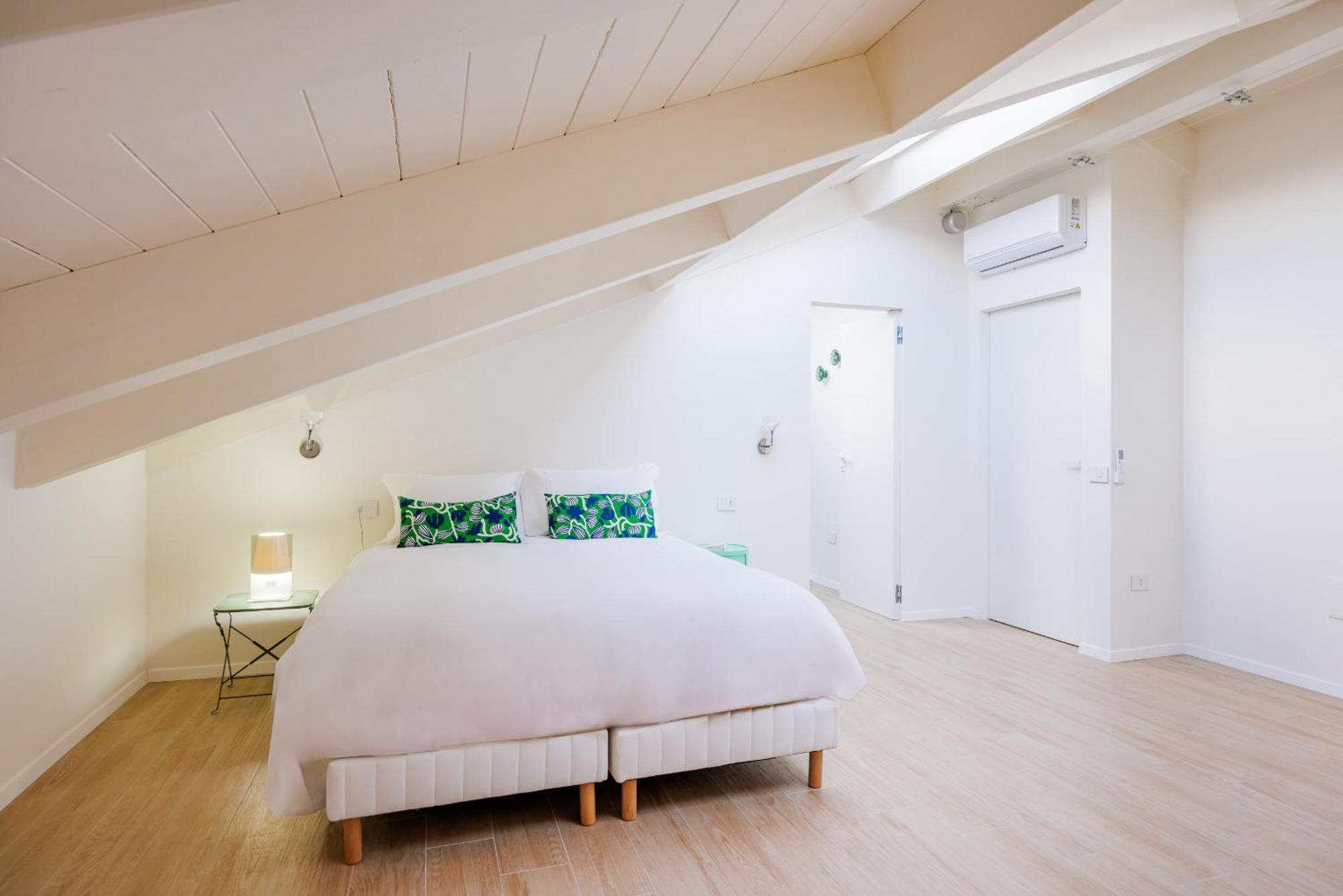 White By Wonderful Italy Apartment *